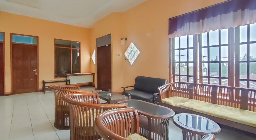 OYO 92631 Hotel Dan Aula Wahyu Sari B – Karanganyar, SD
