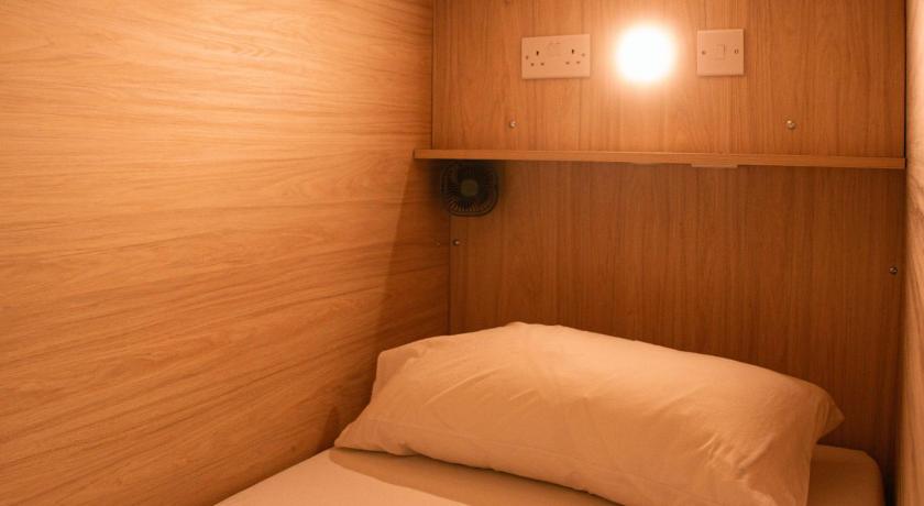 Bed in Mixed Dormitory Room with Private Bathroom - Chapel Experience - Gallery fotója 1