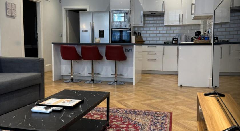 Modern Three-Bedroom Flat in Paddington