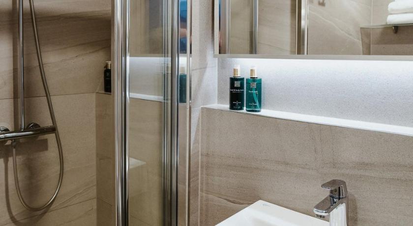Image of Executive Double or Twin Room with Free Pool Access 7