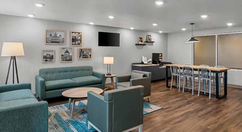 Newington WoodSpring Suites Newington - Hartford South Accommodation lobby