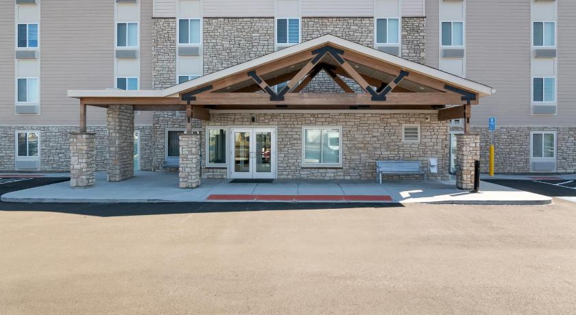 Newington WoodSpring Suites Newington - Hartford South Accommodation pool