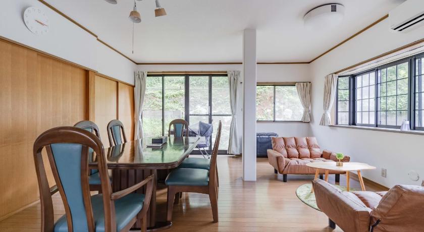 8 people can stay in a house