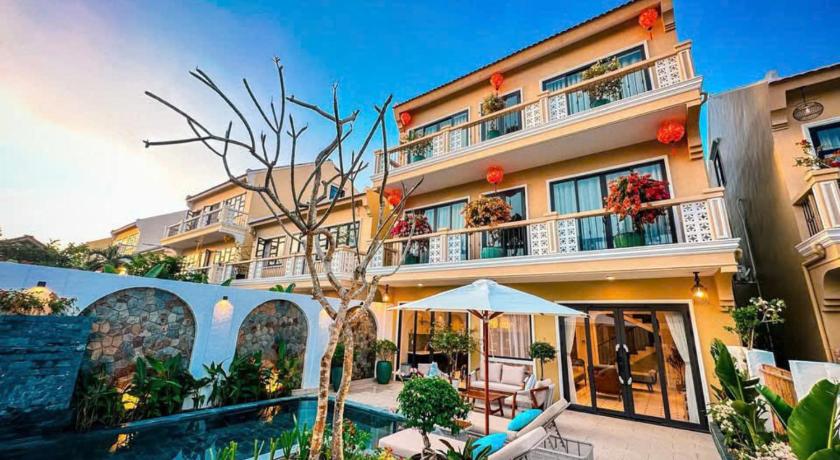 Hometown Retreat 6-Bedroom Villa near Hoi An Old Town