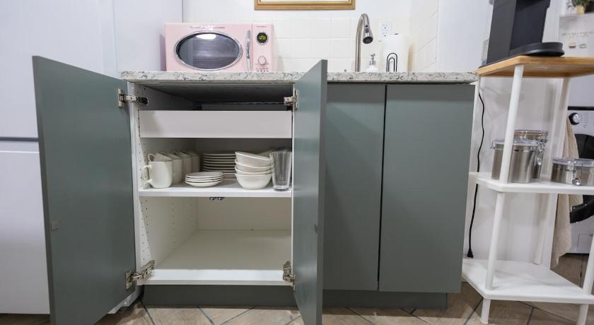 ニューロシェル (NY) Retro 2 bedroom basement APT with free parking 4つ星 宿泊施設 プール