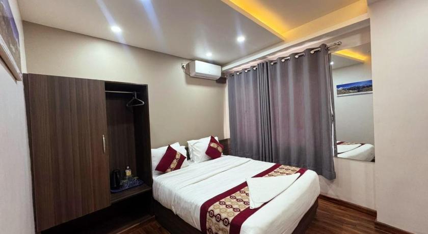 Kusum Airport Hotel - image 11