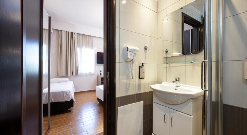 Image of Family Suite with Balcony and Sea View 2