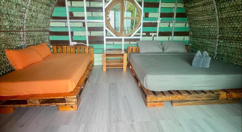 Image of Castaway Room With King Bed 2