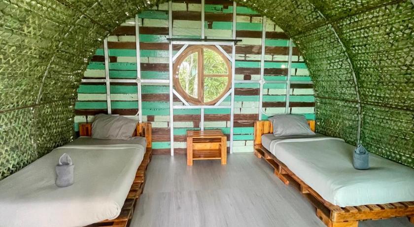 Image of Castaway Room with Twin Bed 2