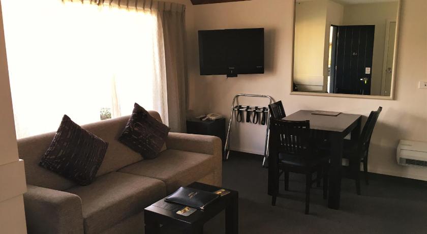 Image of Large One-Bedroom Apartment 16