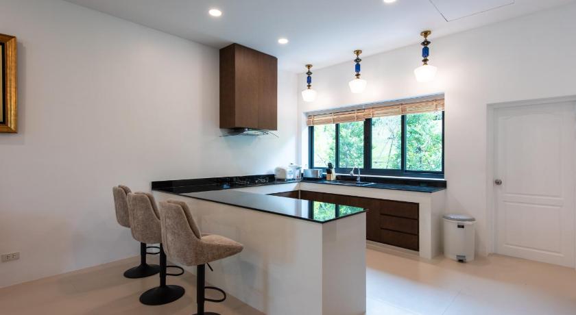 Image of Five Bed Rooms with Private Pool 11