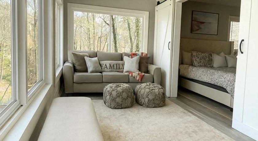 Terrell Big Water View Lake Home in Mooresville, North Carolina 4-Star Accommodation lobby