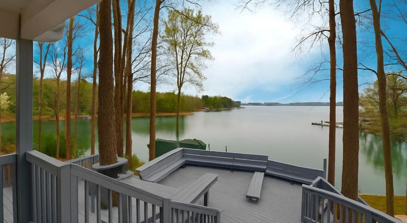 Terrell Big Water View Lake Home in Mooresville, North Carolina 4-Star Accommodation amenity