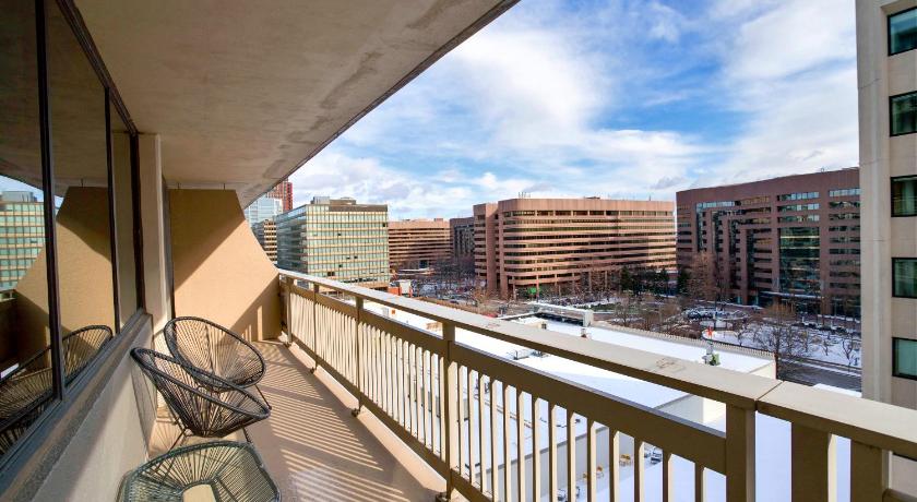 A Few Steps From Airport - Stylish Apt