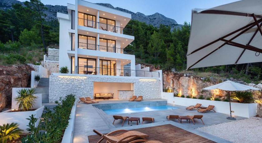 Soho Apartments Brela — Hotel in Donja Brela
