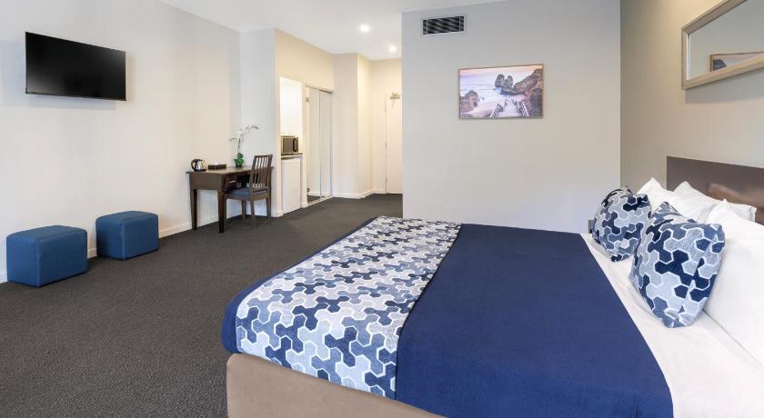 Image of Superior King Room 8