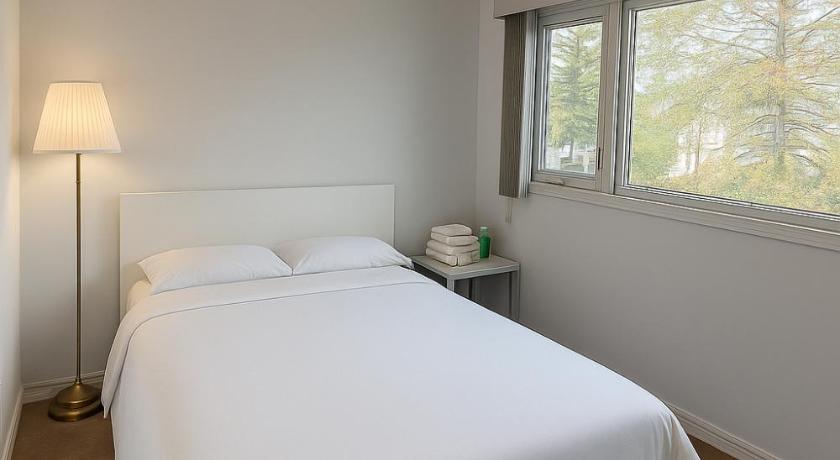 Image of Queen Room #1 5