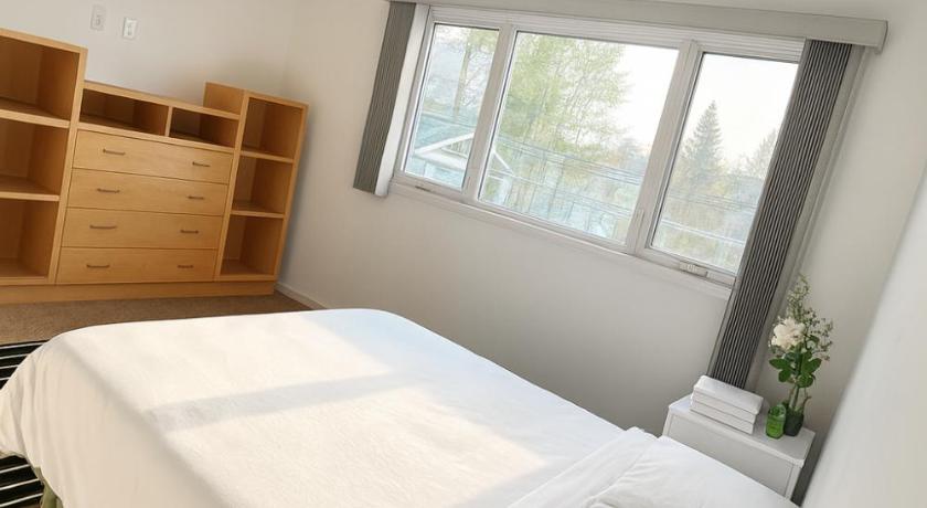 Image of Queen Room #2 11