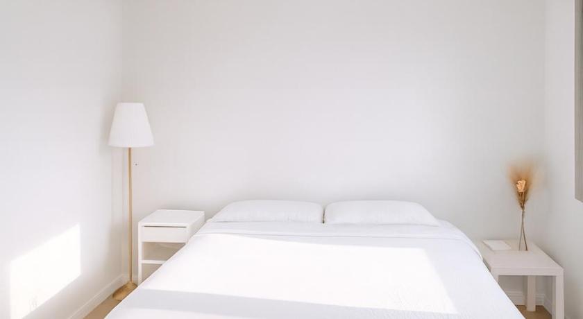 Image of Queen Room #3 7