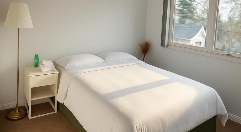 Image of Queen Room #3 6