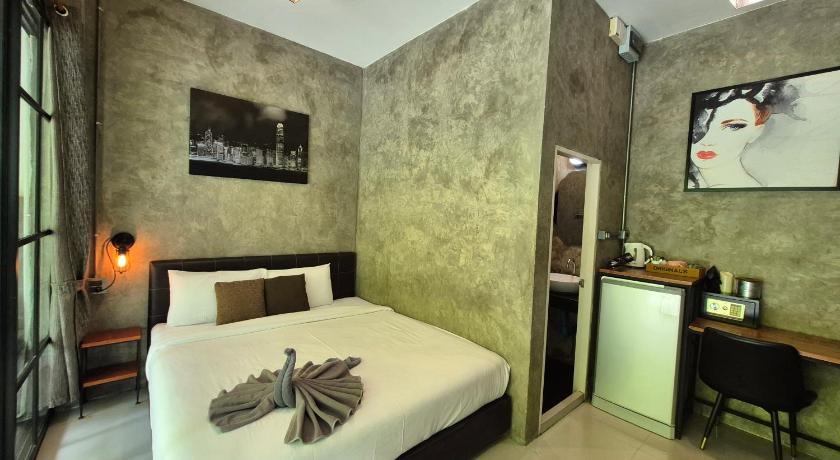 Image of King Room with Balcony 7