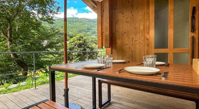 大豊 CrossFit Otoyo Strength TINY HOUSE max 5 people 4つ星 宿泊施設 ロビー