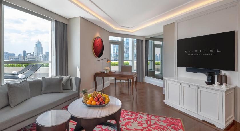 صورة جناح ليجيندري بسرير كينغ - إمكانية الدخول إلى Club Millésime (Legendary Suite with King Bed - Club Millésime Access) 0