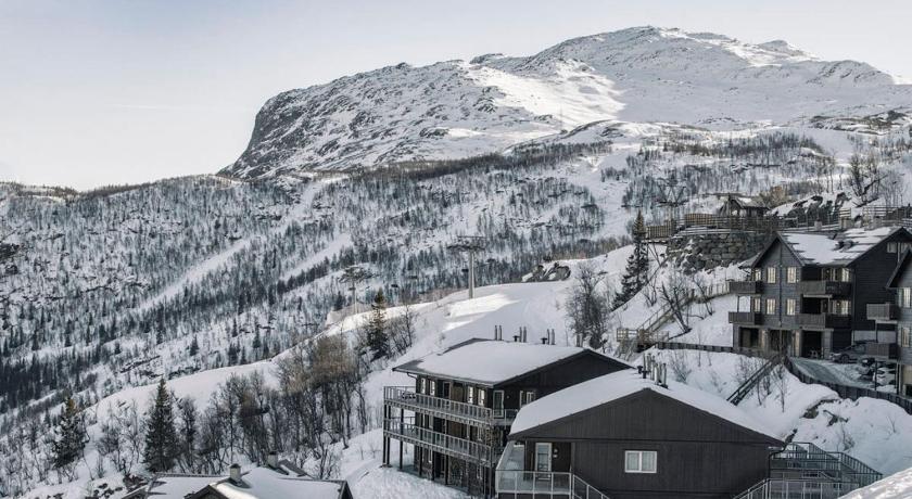 Ski in-Ski out with Sauna and Modern Mountain Comfort