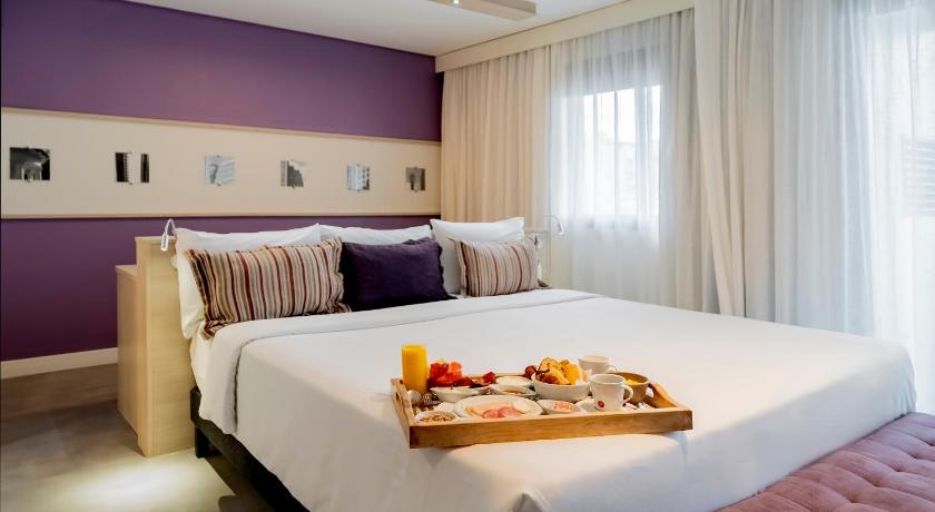Image of Superior King Bed 7