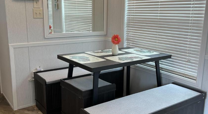 슬룹포인트 Holly Ridge Retreat with Loft and Pet Friendly plus Long Term Stay Allowed 2성급 숙소 레스토랑