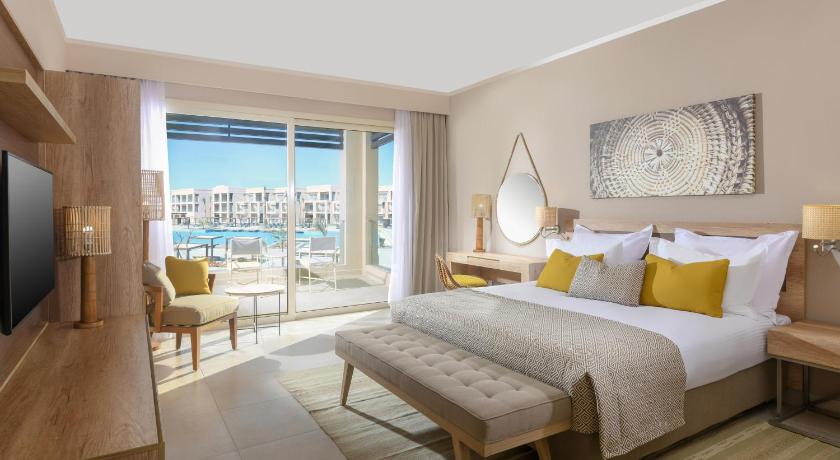 Image of Superior Queen Partial Sea View 0
