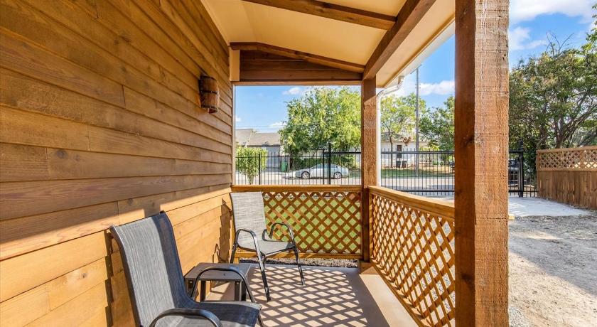 포트 워스 (TX) Stockyards 5 mins, New, Sleeps 8 Cedar House, TCU 2성급 숙소 수영장