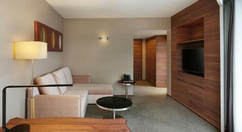 Image of 1 Bedroom Suite, Executive lounge access, Suite, 1 King, City view 6