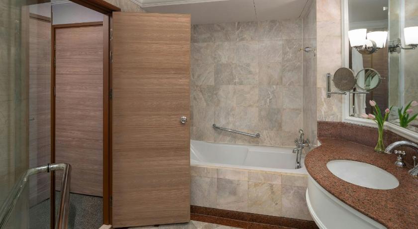 Image of One-Bedroom Executive Suite - Executive Lounge Access 9