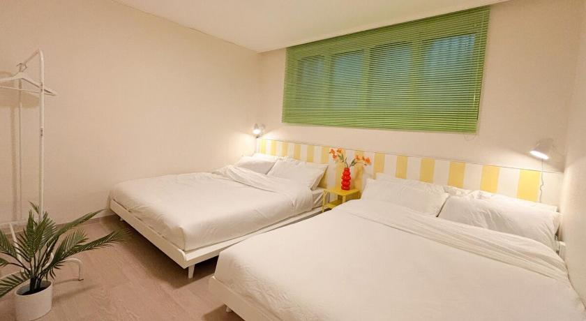 首尔 Cozy Colorful Stay near Hongdae and Airport Line for up to 6 Guests with Luggage Storage 3星级 住宿 套房