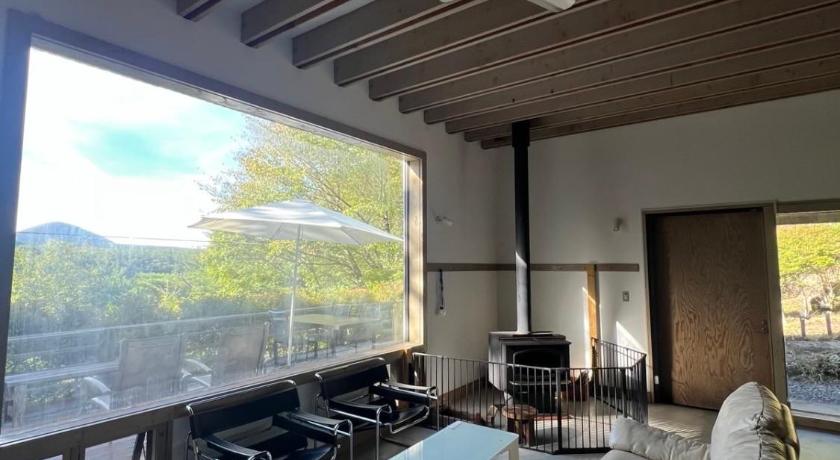 Fujikawaguchiko Cabin F Lake Saiko 1 min Mt Fuji Lakeview Villa Sleeps 10 BBQ Jacuzzi 4-Star Accommodation suite