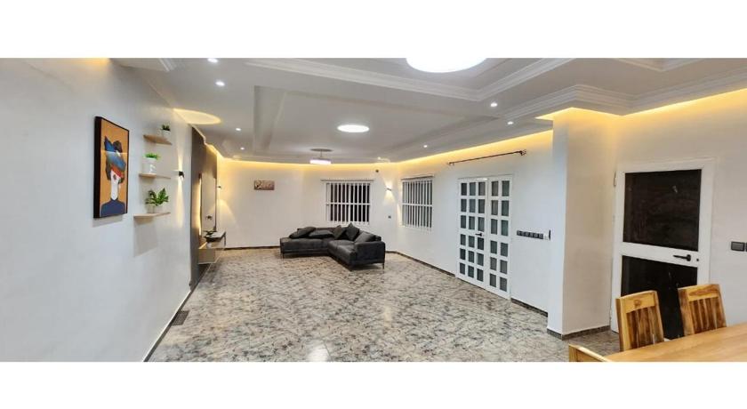 AMIVI Plaza ADIDOADIN