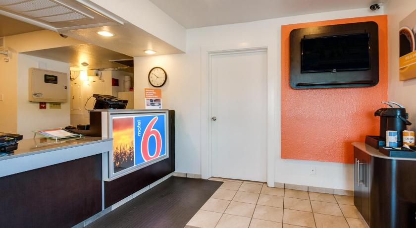 Motel 6-Lenexa, KS - Kansas City Southwest