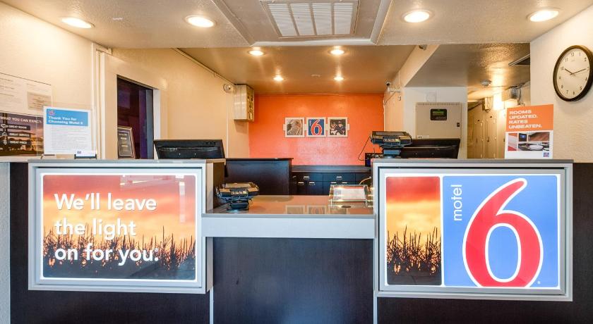 Motel 6-Lenexa, KS - Kansas City Southwest