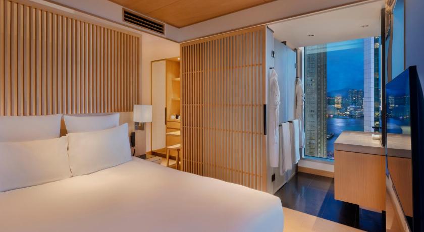 Image of Superior Room, 1 King Bed, Harbourside 1