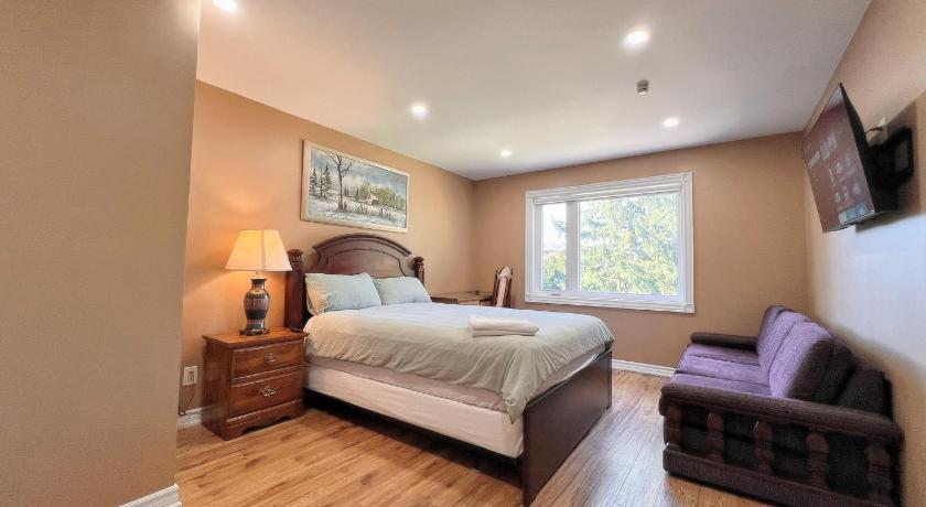 Spacious Rooms with Bath Near Wonderland & Vaughan Mills Mall