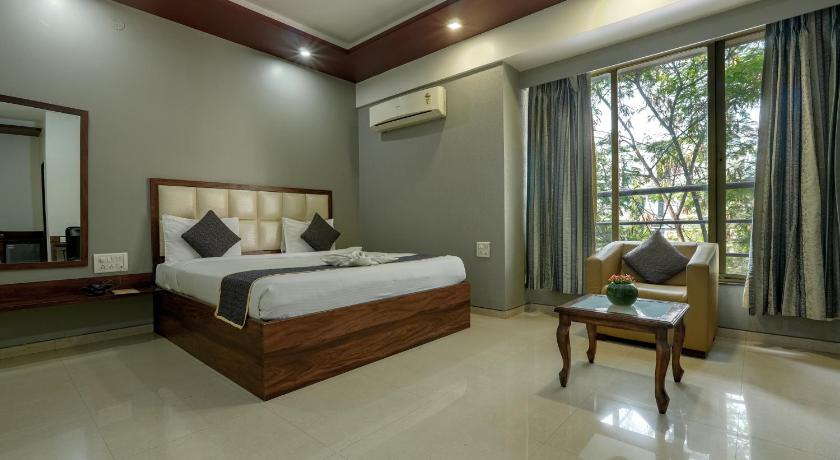 Image of Deluxe Room with Balcony 5