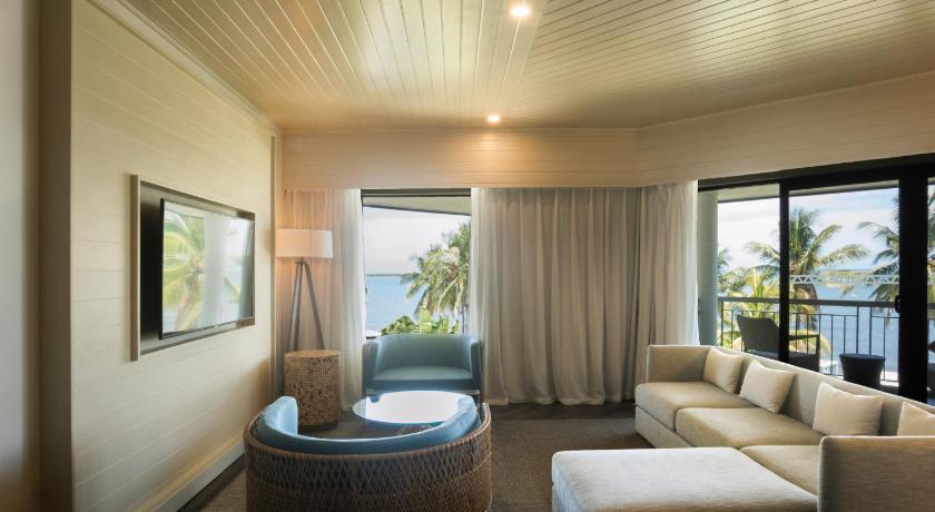 Opera Suite, One King Size Bed, Separate Living Roomの画像 0