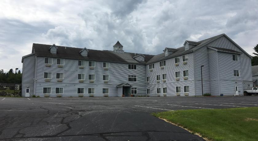 Cabot Inn & Suites