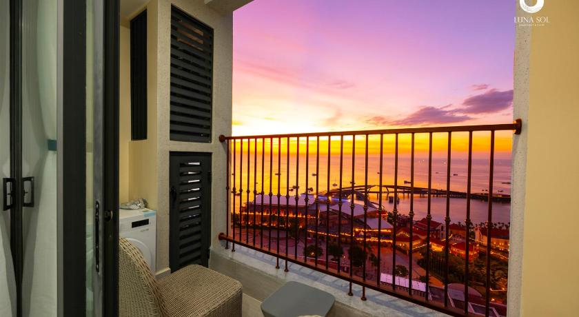 Studio With Sunset & Firework View Balcony