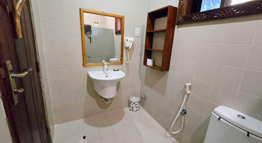 Image of Standard Twin Room with Garden View 2