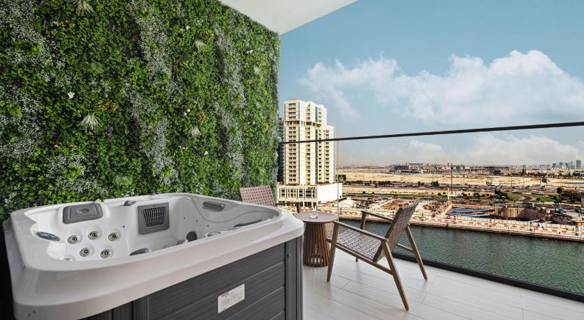 SettlerHomes - Trillionaire - Private Jacuzzi - image 4