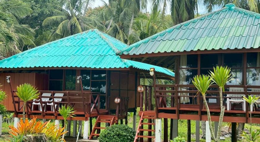 Image of Beach Front Bungalow 17