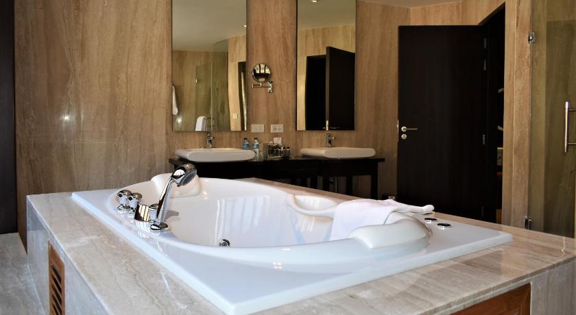 Image of Royal Suite, 1 Bedroom Suite, 1 King, Sofa Bed, River View, Away From Elevator 1