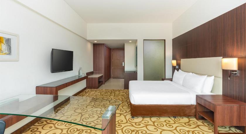 Vaizdas, kuriame – Standard Room -  20% off on session of Spa, Enjoy Happy Hours with 1+1 offer on Alcoholic Beverages, 20% Off on Laundry service 6